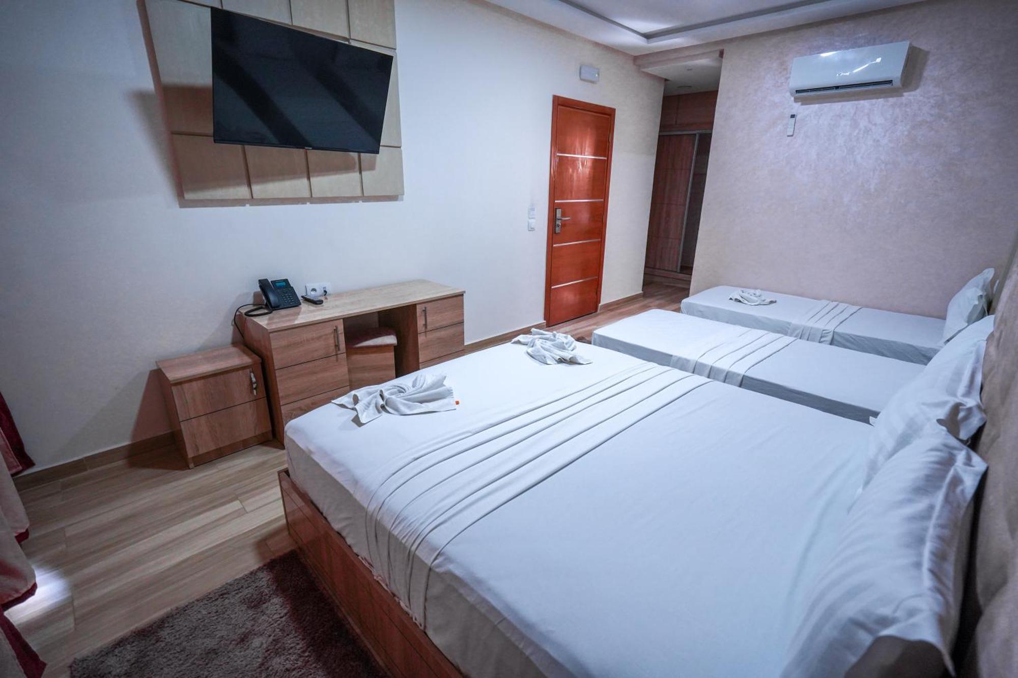 Fekri Hotel Meknes Bagian luar foto